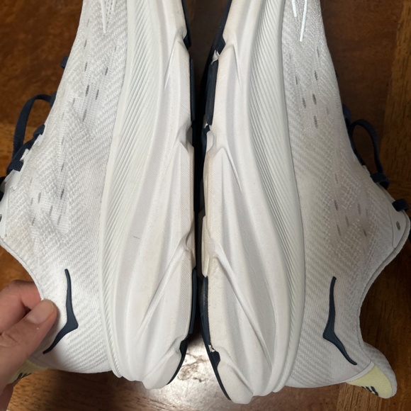 Hoka Clifton 9 women’s size 10 - Picture 6 of 8
